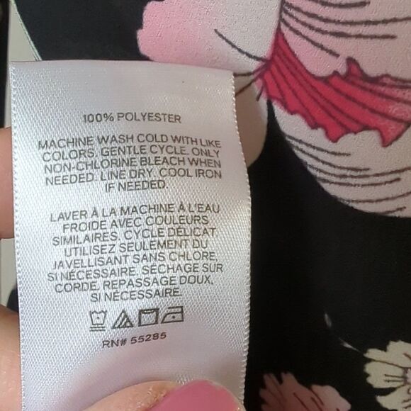 Express Black Print Slim Fit Blouse Size Medium - Picture 8 of 8